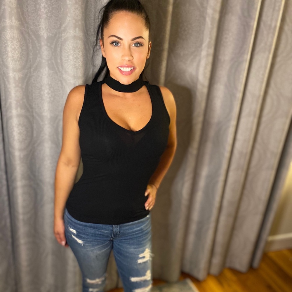 Black no sleeve with choker